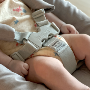 스토케 트립트랩 뉴본에 누워있는 아기